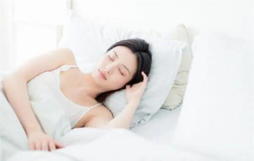 长期裸睡的人，最终会怎样？别不好意思，试一试可能收获3个好处
