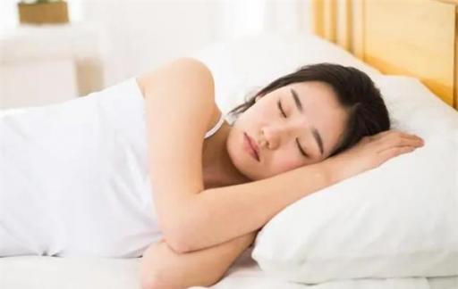 长期裸睡的人，最终会怎样？别不好意思，试一试可能收获4个好处
