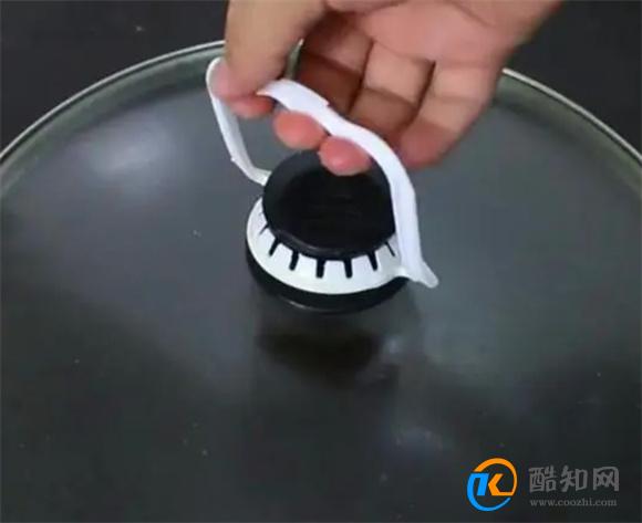 今天才知道，油桶提手有很多妙用，方便了生活