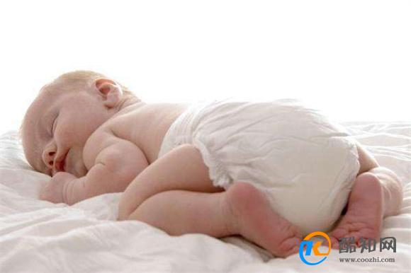 宝宝睡觉时 父母的这几个行为会影响到宝宝的发育 如果有要改掉