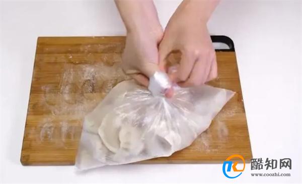 饺子别直接放冰箱，教你一个小妙招，饺子不破不粘，放一年都不坏