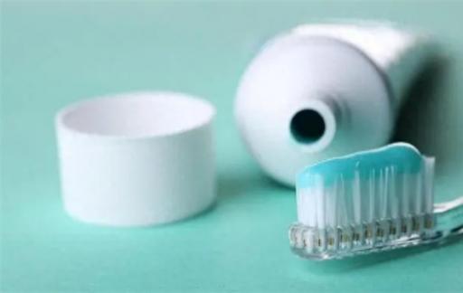 买牙膏时，3种牙膏不建议购买，或有潜在癌症风险，你家买了吗？