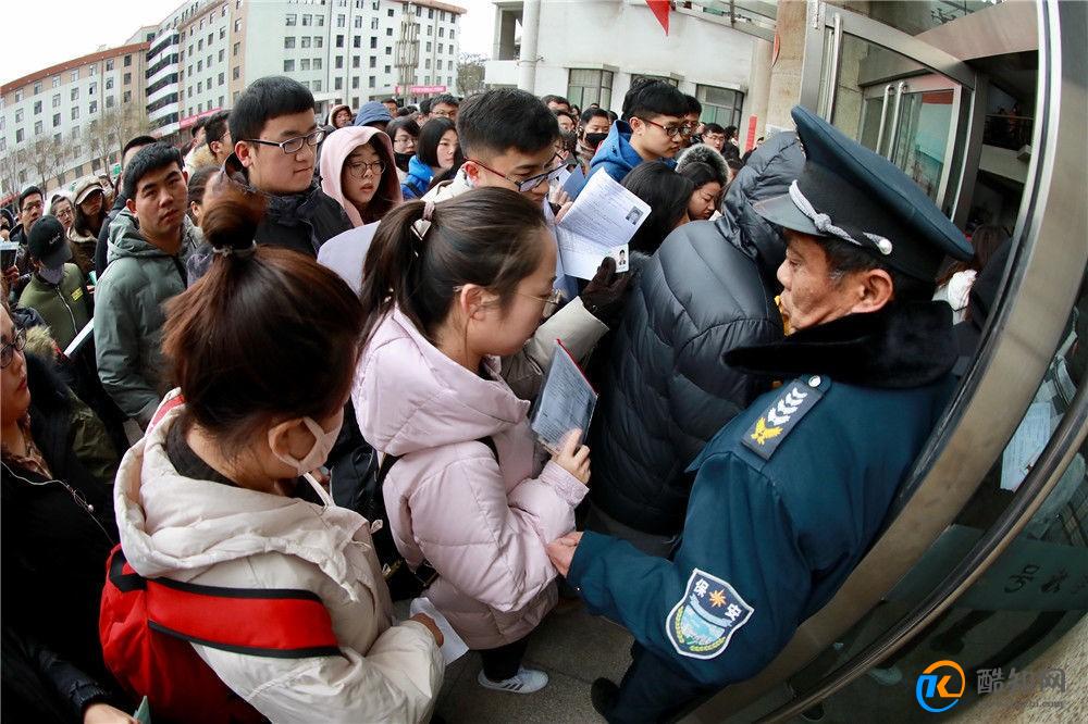 整体扩招6.7% 学历门槛明显提升 今年国考变了什么 招录有何特点