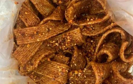 美味的“自制辣条”简单易做，丝毫不比外面卖的差