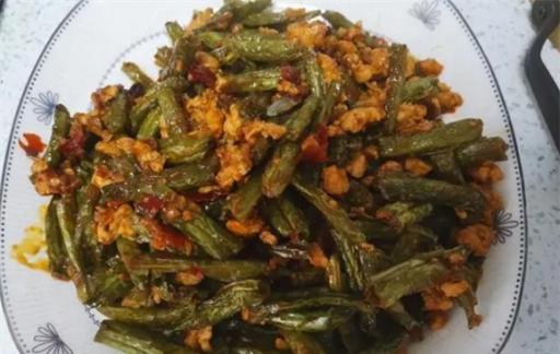 豆角是好菜，怎样做才好吃呢？那就是“干煸豆角”超级下饭