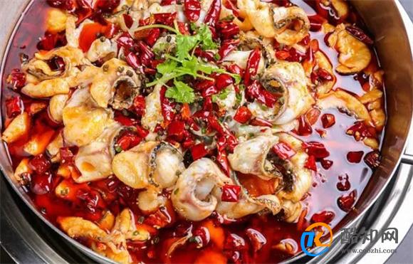一条鱼做两道菜：剁椒鱼头和水煮鱼的做法，鲜辣开胃，汤鲜肉美