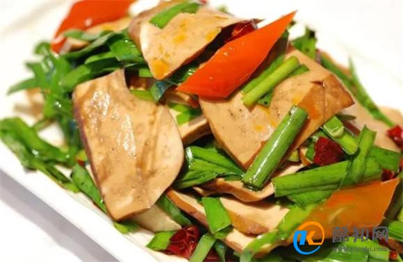 成本不到10块的豆干炒韭菜，嫩滑爽口，一点都不输给大鱼大肉