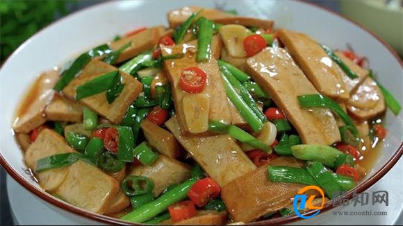 成本不到10块的豆干炒韭菜，嫩滑爽口，一点都不输给大鱼大肉