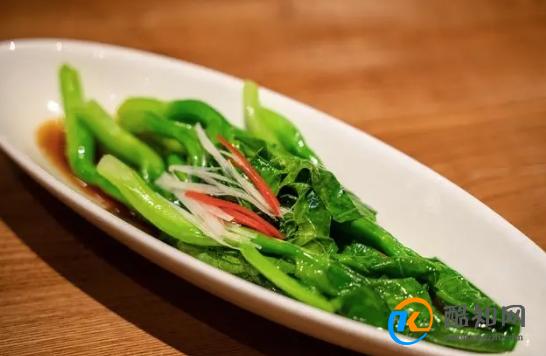 酒店的油麦菜原来是这样炒的，怪不得比家里炒的味道好
