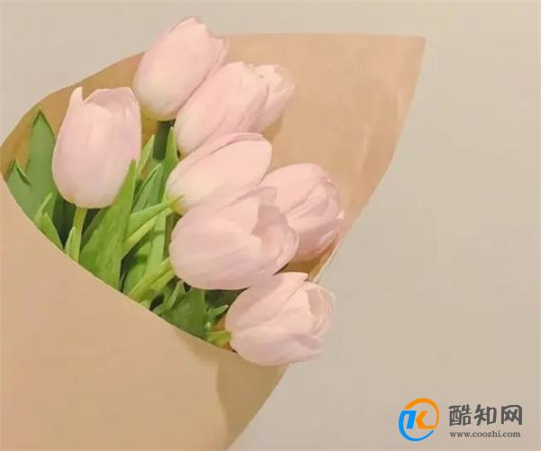 女人给你发出这些“信号”，她是在提醒你：关系可以再进一步了
