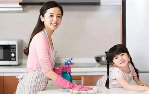 家里污渍难去除？使用这个小妙招，不用专门花钱买去污剂了！