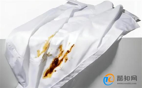 衣服沾上污渍 怎么洗都洗不干净 教你正确做法 轻轻去污不费力