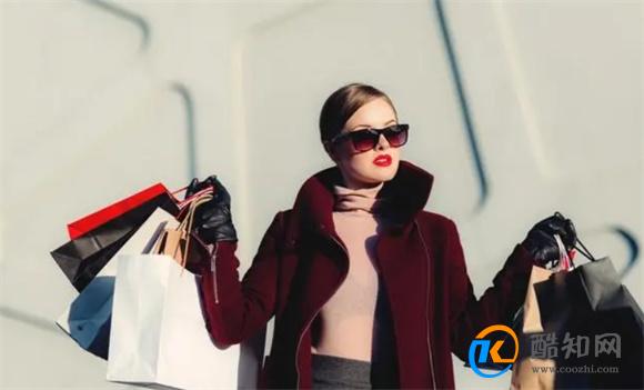 你买衣服是在实体店还是网购 同样的衣服 网上真的便宜吗 