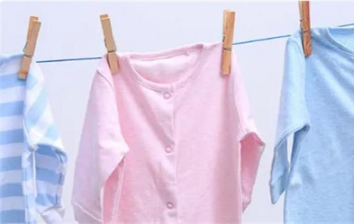 新买的衣服清洗之后再穿 看到之后傻眼了 教你一招轻松清洗