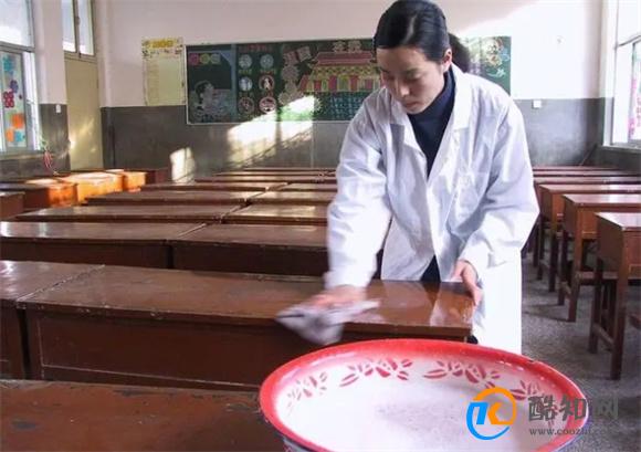 84消毒液能喷洒在衣服上消毒吗？看看正确的说法