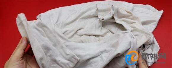 白衣服别只用清水洗 教你小方法 衣服洗得白白净净 涨知识了
