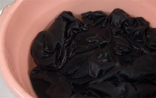 黑衣服掉色了怎么恢复原样 黑衣服褪色了用什么补救