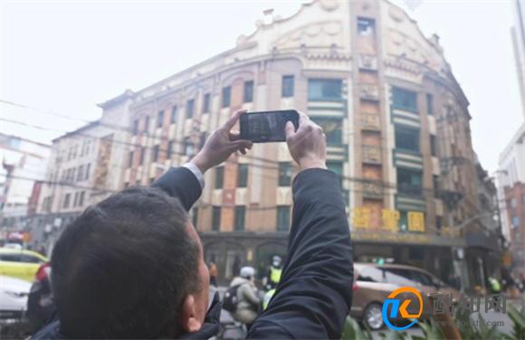 繁花为黄河路带来热度了吗 人多到新装红绿灯