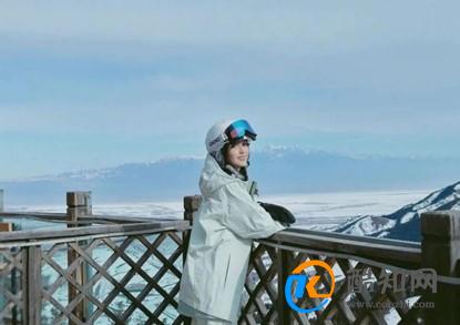 男子新疆滑雪偶遇“时空之门” 新疆最大的滑雪场