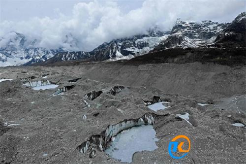 复旦研究生珠峰地区登山死亡 保险公司拒绝救援