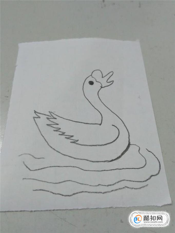 06 最后,在鹅的身下,画一些不规则的曲线,表示水波,咏鹅就画完了.