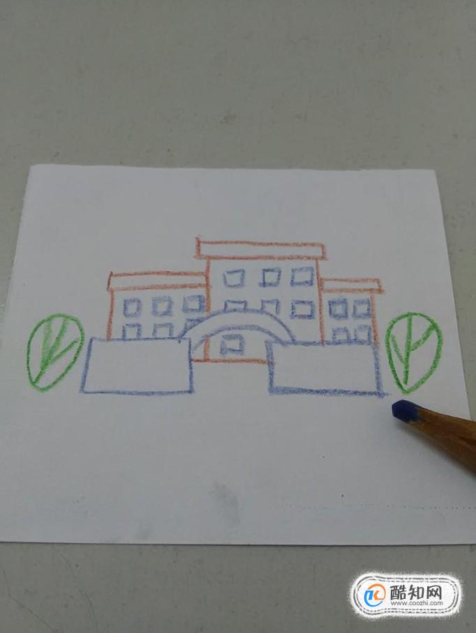 ,用蓝笔在教学楼上画许多小的正方形,表示楼上的窗户,学校就画完