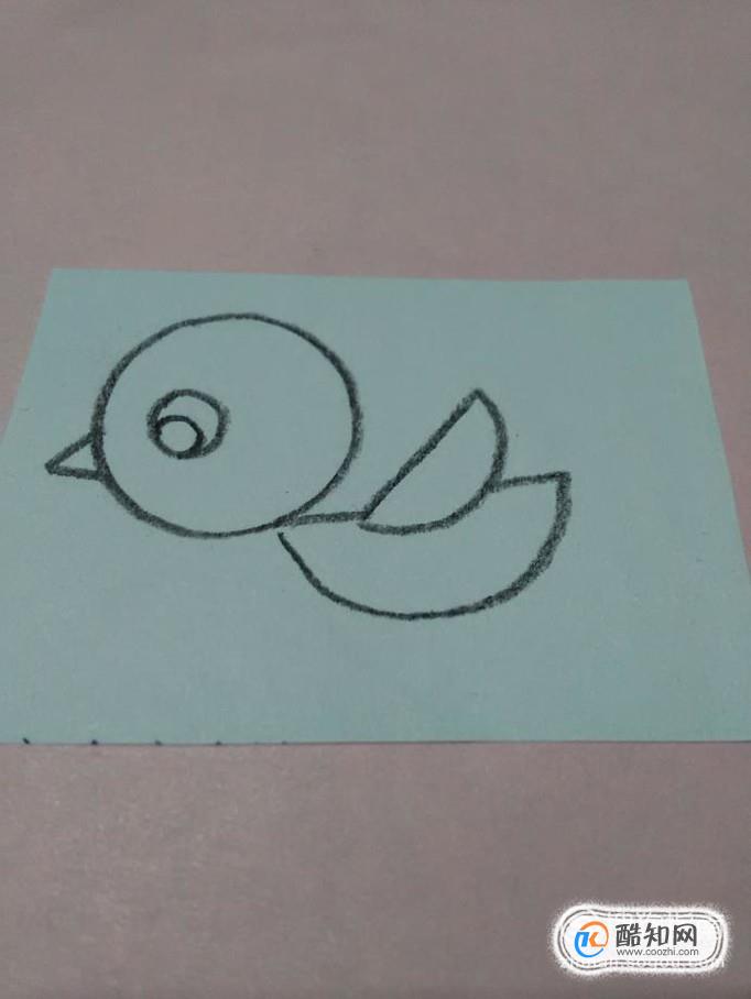 06 在翅膀下面,再画一个半圆形,表示小鸟的身体.