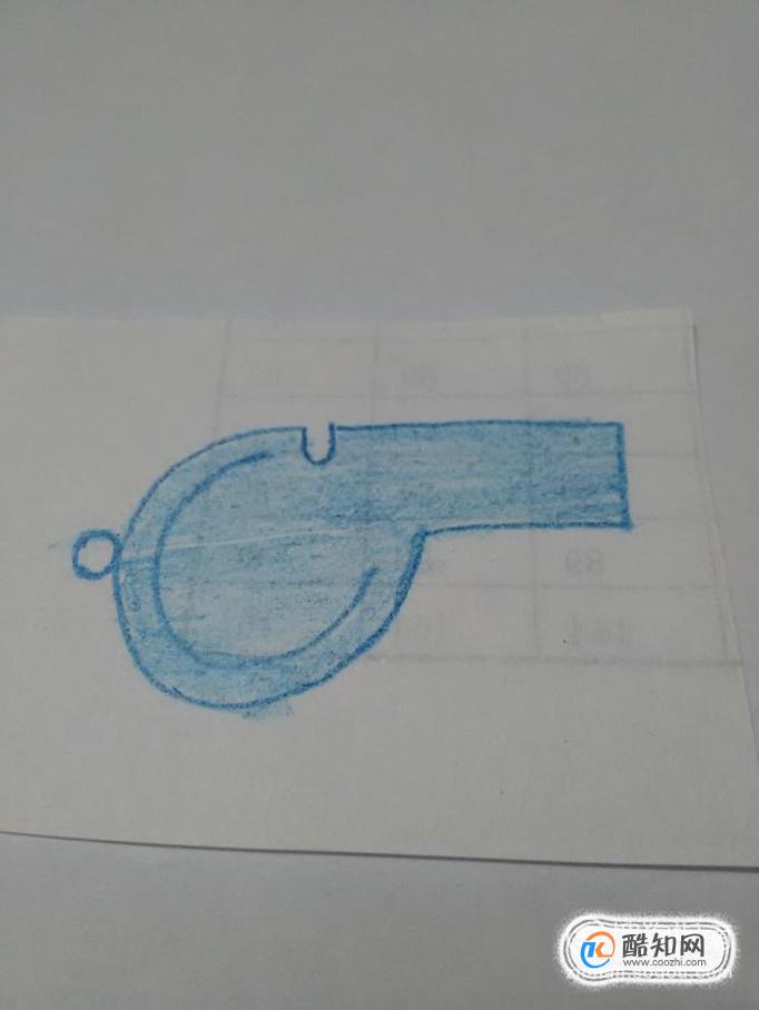 画哨子,可以用英文字母来画,特别简单,下面就来画哨子.