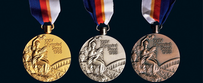 奥运金牌的主要材料是金子吗？