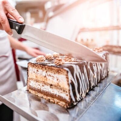 切蛋糕时怎么做可以使切口平整？