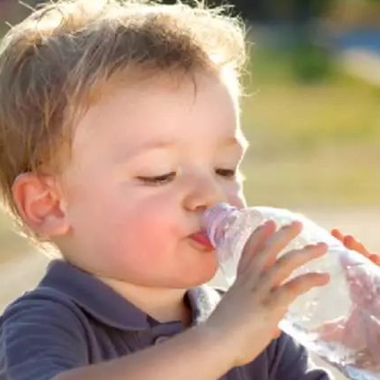 短时间内喝太多白开水有中毒的风险吗？