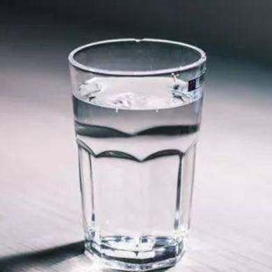 短时间喝太多白开水会中毒吗？