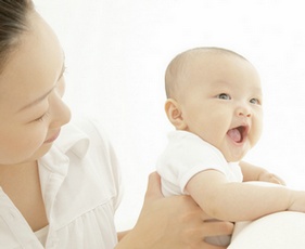 如何对婴儿进行早期的肢体训练