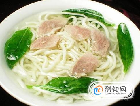 上班族的快速简单面条吃法——青菜瘦肉面