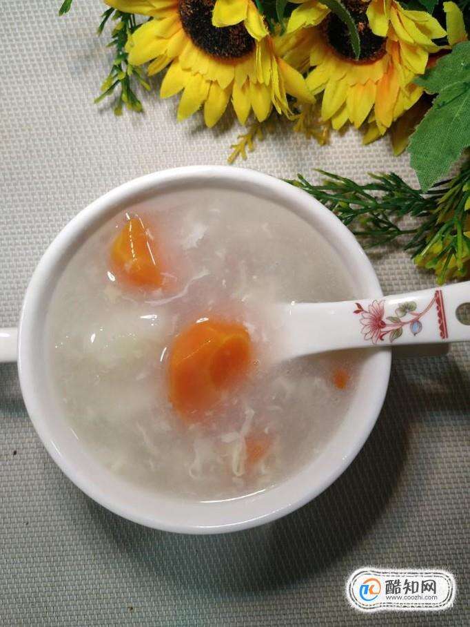 怎样做美味的芋头胡萝卜面疙瘩汤？