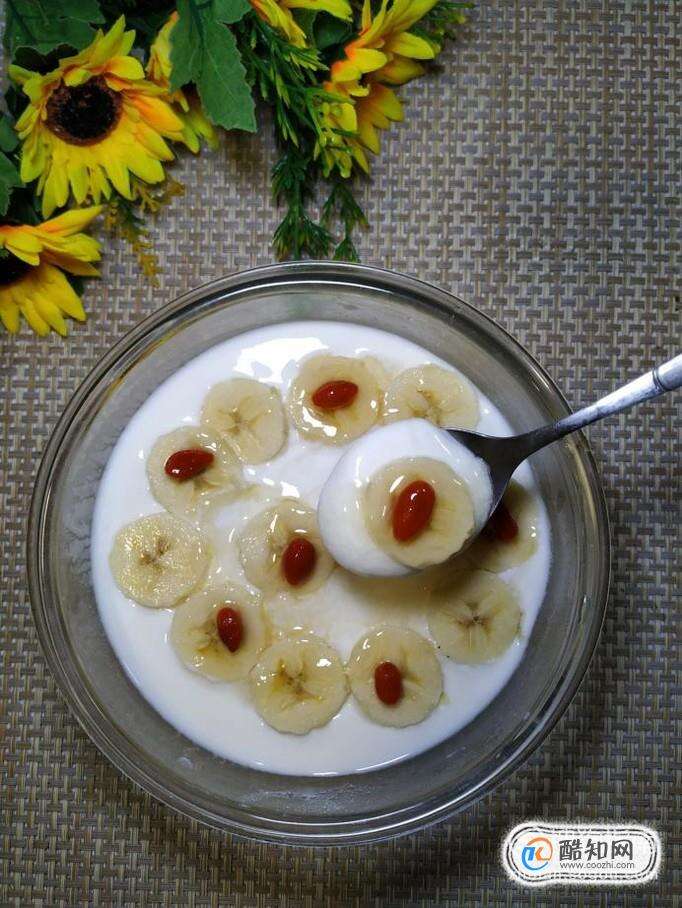 怎样做美味的香蕉蜂蜜酸奶？