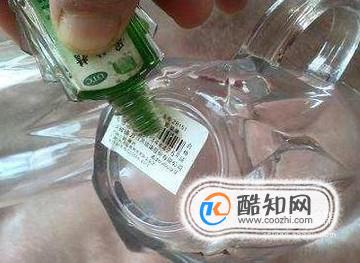 怎样粘在家具或玻璃上的双面胶快速去除？