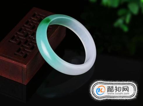 翡翠手镯一般多少钱
