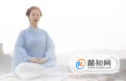 如何正确调整静坐的姿势