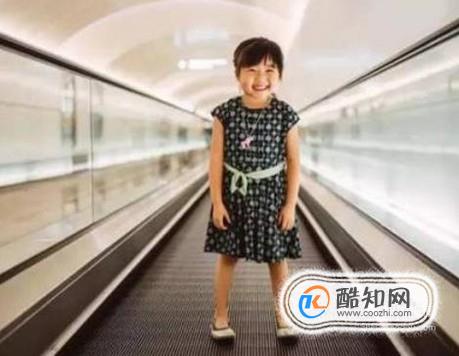 小孩独自坐电梯时应该注意哪些问题？