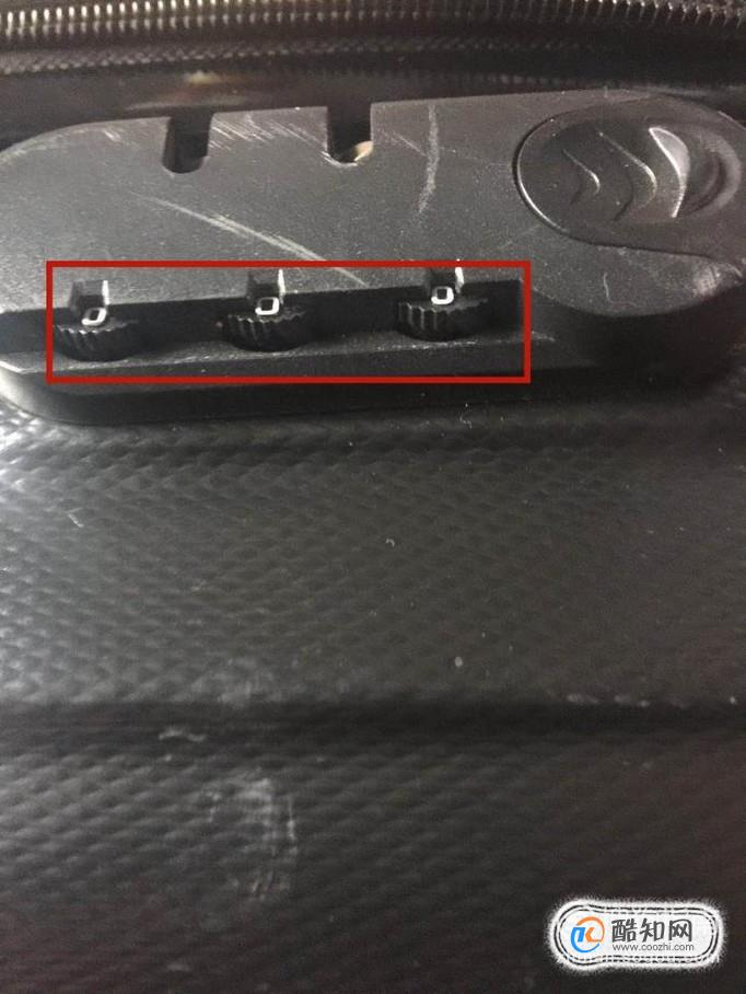 行李箱密码锁设置图解