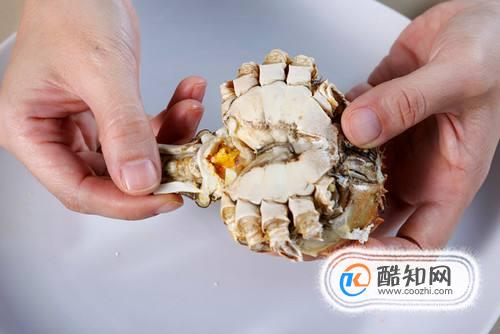 10步图解正宗吃螃蟹的方法 真人示范