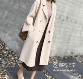 米白色呢子大衣怎么搭配衣服？