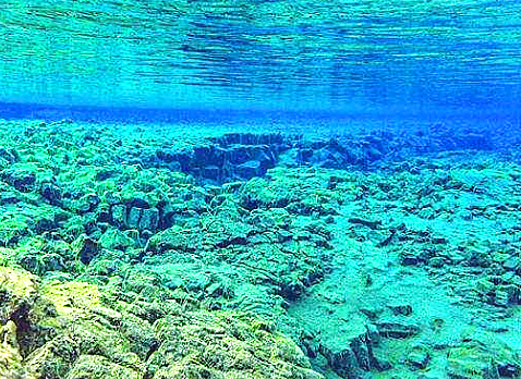 世界最深的海沟图片
