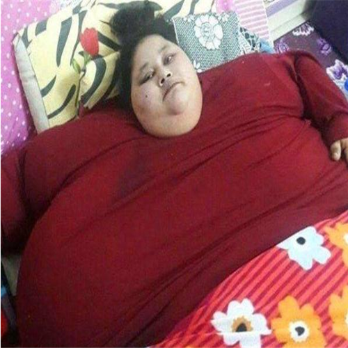 12月被认为是世界上最胖的女人,她的体重达到了令人吃惊的的一千斤重