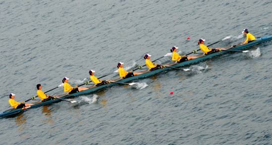 在泰晤士河上举行了首次校际赛艇比赛,这被视为现代赛艇运动的起源