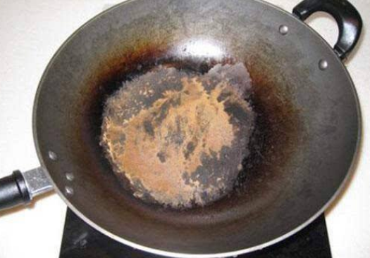 怎么去掉锅底上的污垢