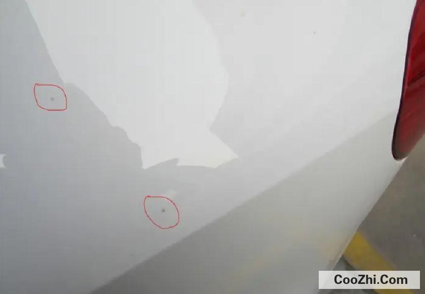 白色车漆上的黄斑怎么去除
