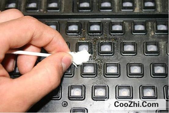 怎样巧妙清洁键盘
