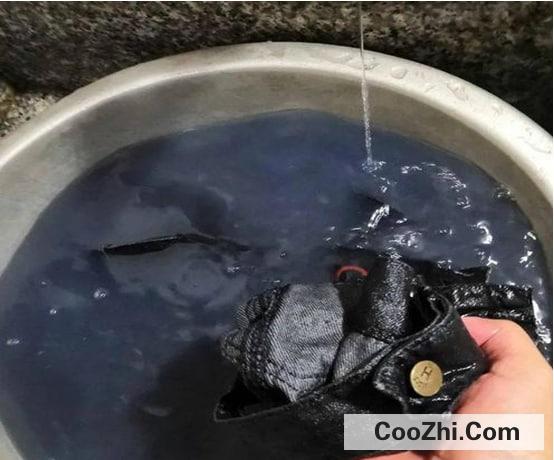 洗牛仔裤不褪色的小窍门